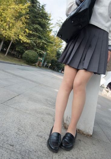 熟女少妇第一区_720迅雷电影在线