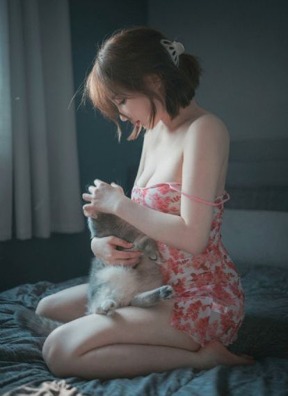 欧美肥婆毛b撒尿_英文版字幕